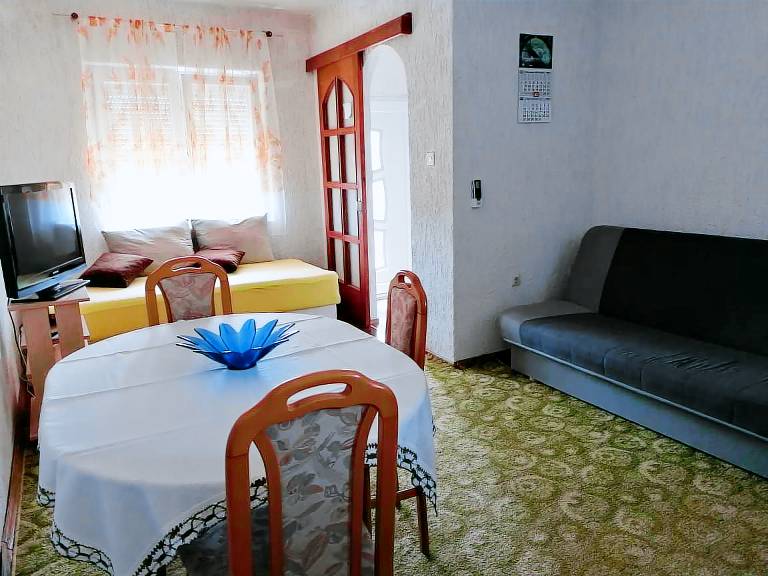 Holiday apartment with patio & grill — photo 4