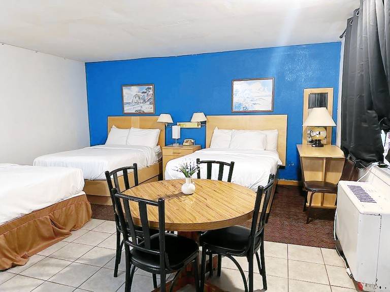 Motel  Mill Neck