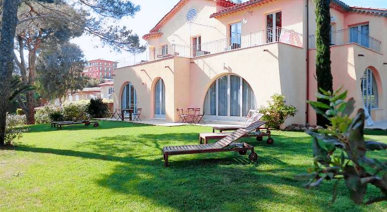 Apartment with garden, patio & barbecue in Cogolin