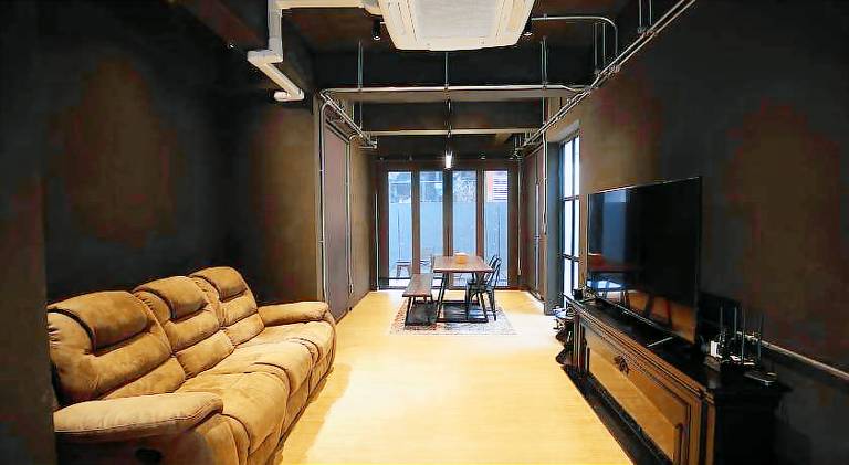 Chic Ekkamai Haven Near BTS, Quiet Luxury Stay — photo 2