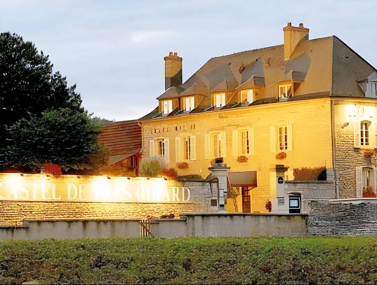 Castel de Tres Girard - Hotel & Restaurant - Teritoria in Nuits-Saint-Georges