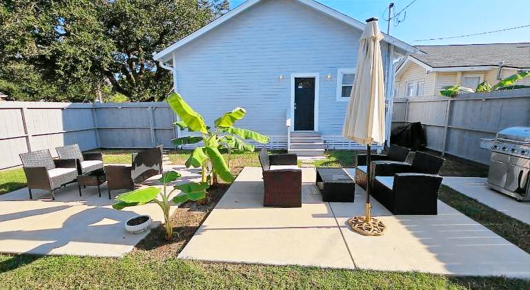 House with BBQ, patio & yard — photo 5