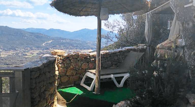 Chalet with private pool, barbeque & patio — photo 5