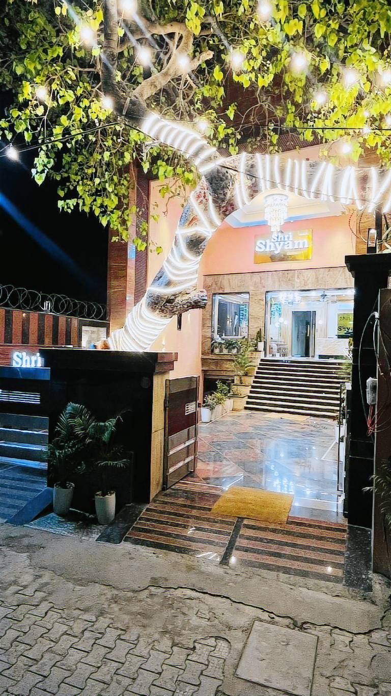 Shri Shyam Hotel Near Harkipauri