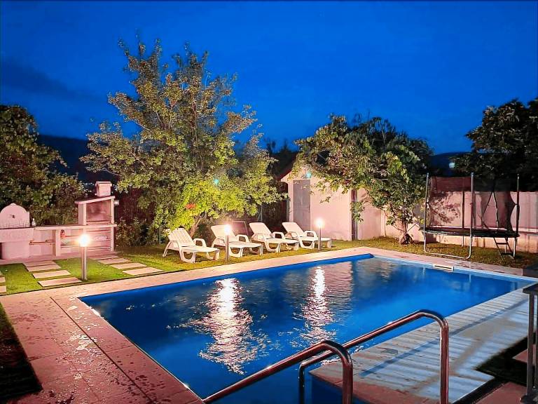 Villa with yard, terrace & private pool — photo 3