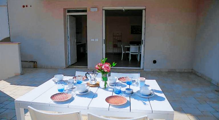 Holiday apartment with yard — photo 3