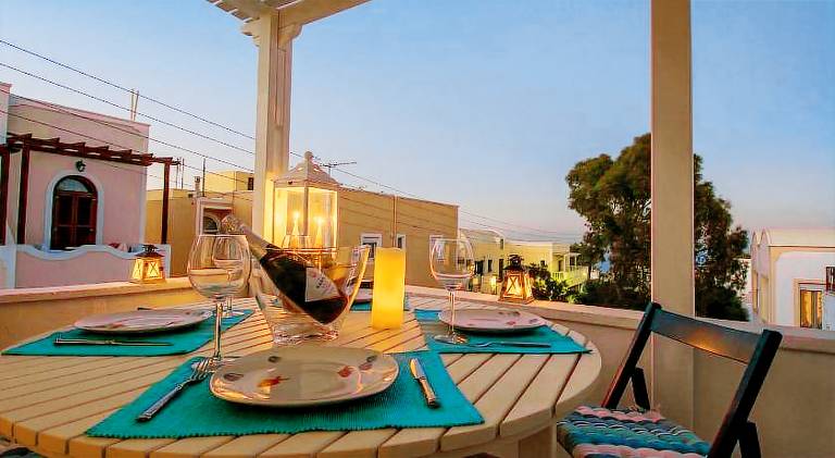Serviced apartment with yard, pool & terrace — photo 3
