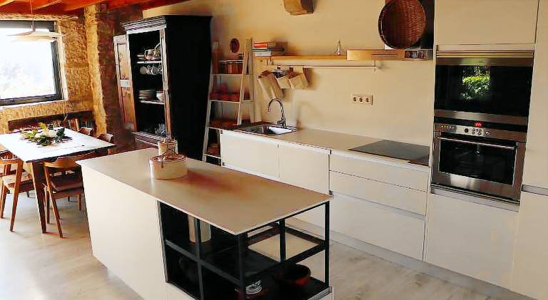 Fully equipped vacation home with barbeque, terrace & private pool | Pet-friendly — photo 5