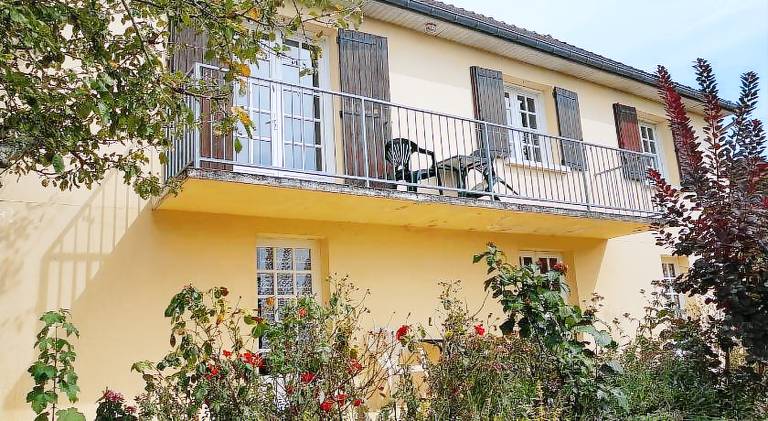 Holiday apartment with yard, barbeque & patio — photo 4