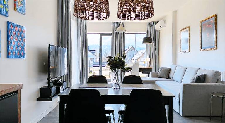 Holiday apartment with garden, patio & pool — photo 3
