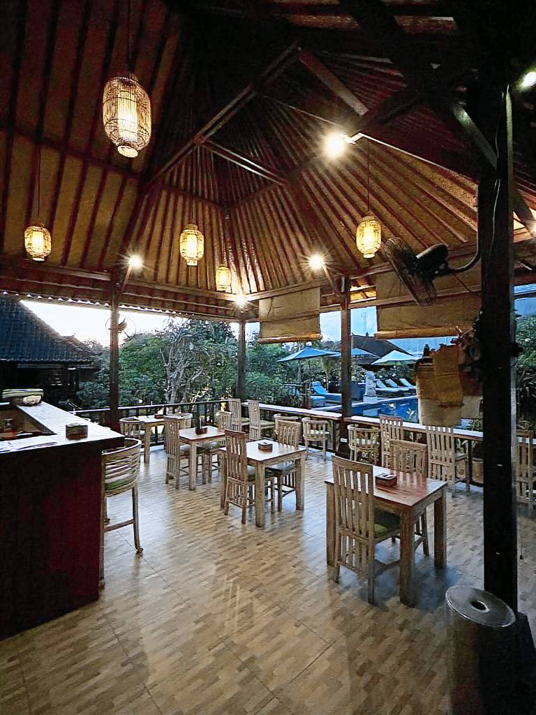 Family-oriented charming bungalow with terrace, pool & yard | Pets are welcome — photo 3