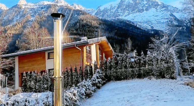 Appartement de Luxe avec Jacuzzi, Vue Montagne et Jardin in Chamonix-Mont-Blanc