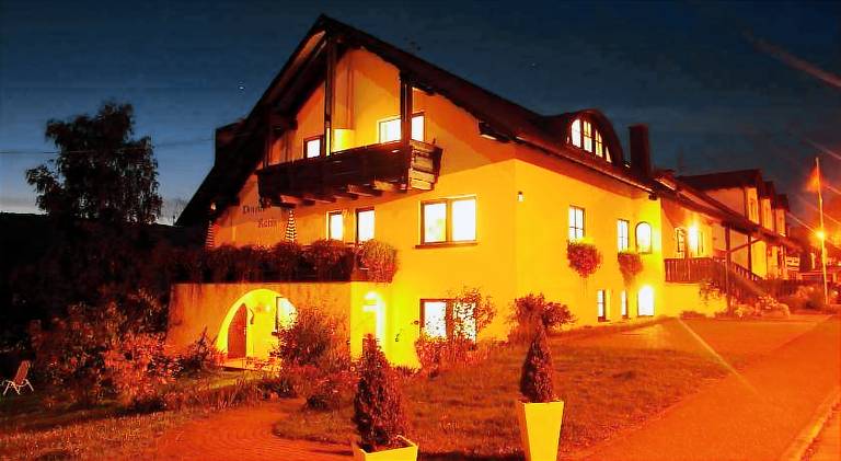 Serviced apartment with sauna, yard & terrace | Suitable for remote work in Bad Kissingen