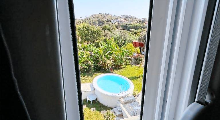 Vacation home with pool, terrace & jacuzzi — photo 5