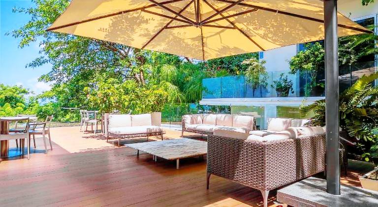 Charming vacation home with terrace, pool & hot tub | Next to the beach | Pets are welcome — photo 4