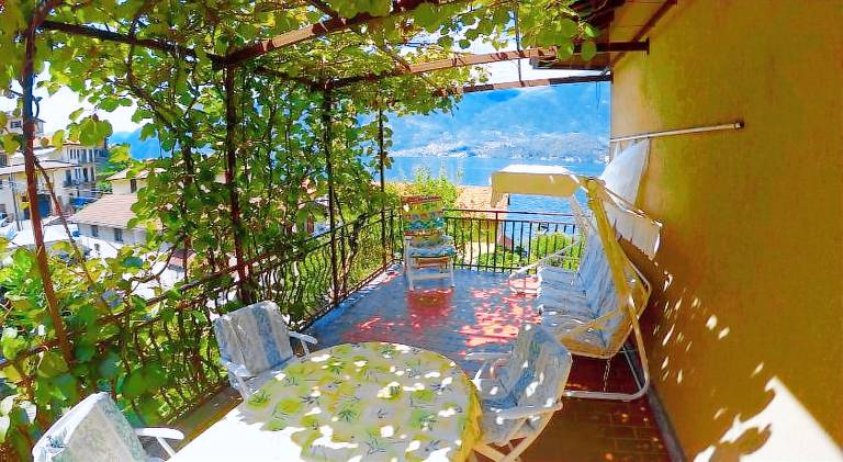 Holiday apartment with 2 rooms for 5 persons in Lezzeno