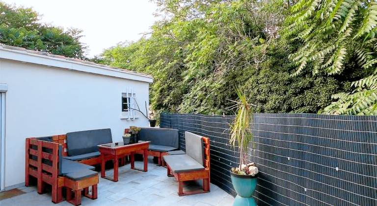 Rental apartment with 2 rooms for 5 persons in Arles