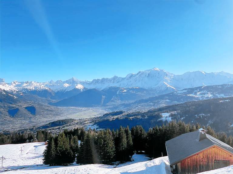 Chalet 'Face Au Mont Blanc, South Facing' with Mountain View, Private Terrace & Wi-Fi — photo 4