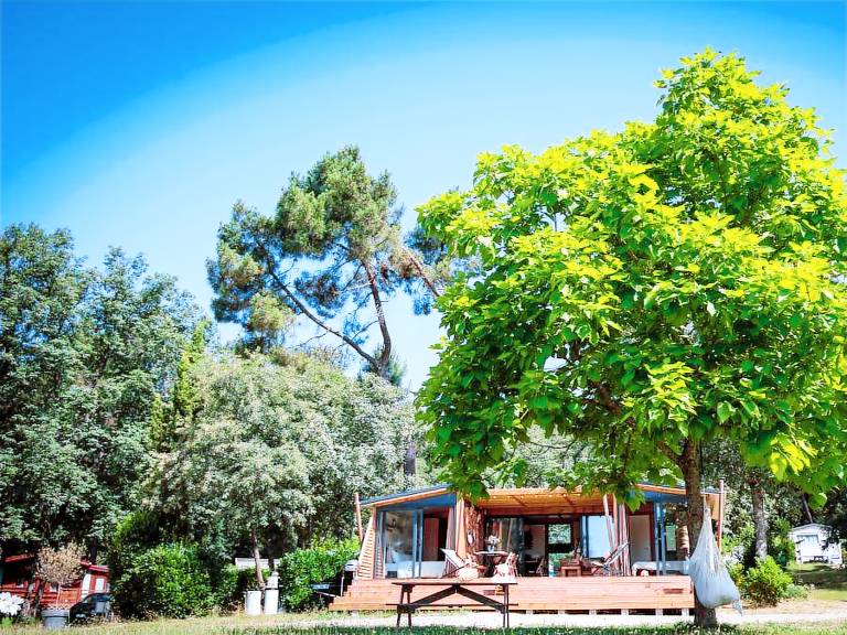 Chalet with barbecue, terrace & pool — photo 4