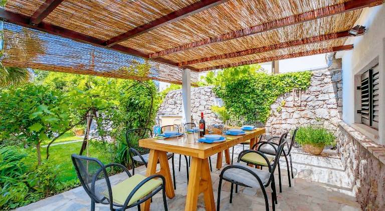 Spacious house with barbecue, yard & patio | Pet-friendly in Rijeka