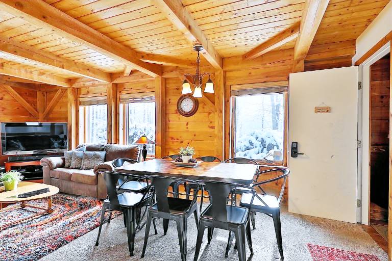 Killington Cabin: Right Unit - Sleeps 10 in 4 BR, 2 BA Cozy Escape — photo 5