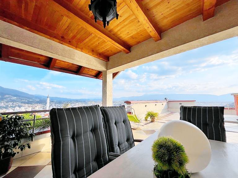 Split Level Wohnung in Villa Sabb zu vermieten