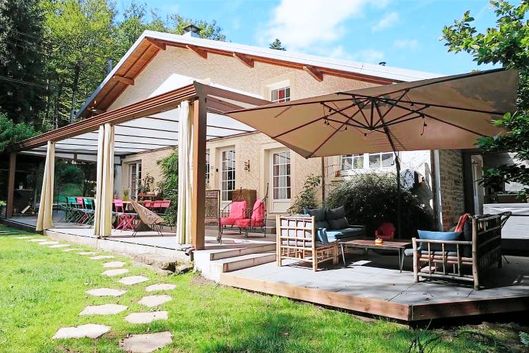 Family-oriented ample house with yard, hot tub & patio | Garden view | Pets are welcome in Epinal