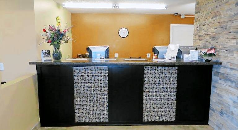 Western Inn & Suite Grinnell IA — photo 5