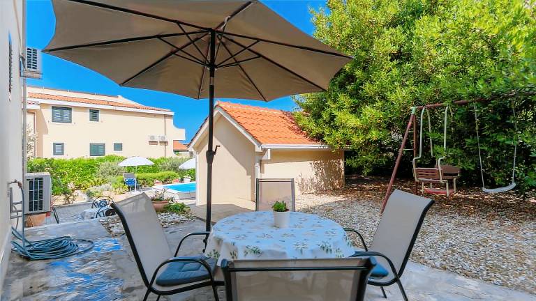 Villa with private pool, yard & barbecue — photo 5