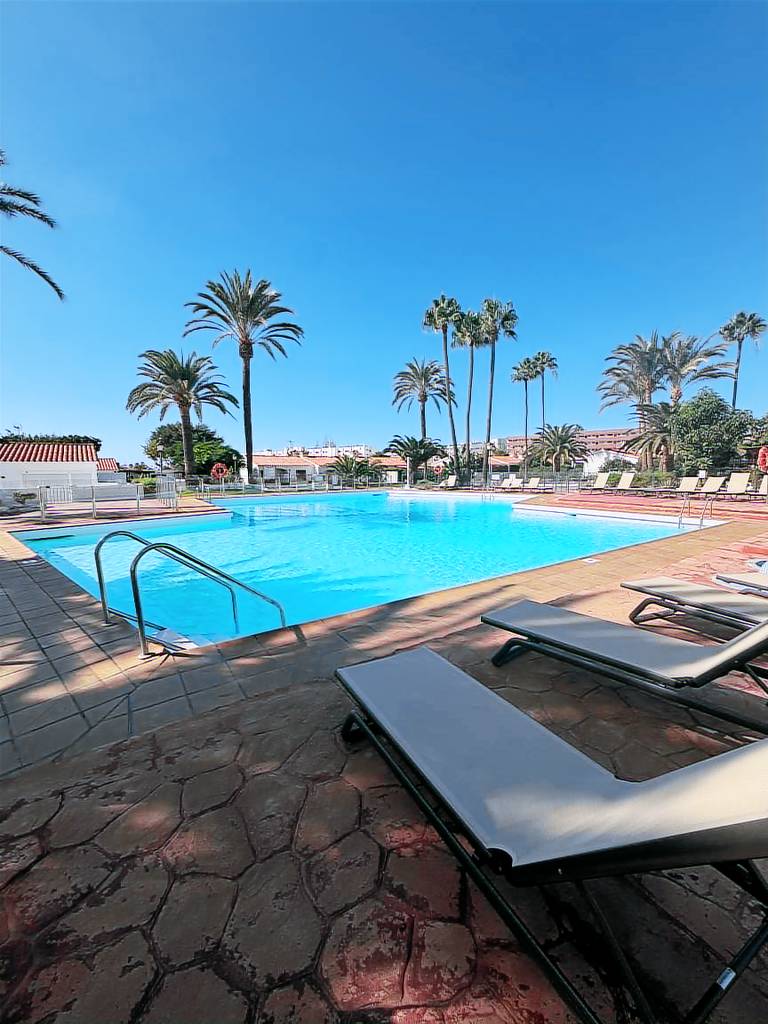 Rental apartment with patio & pool in San Bartolomé de Tirajana