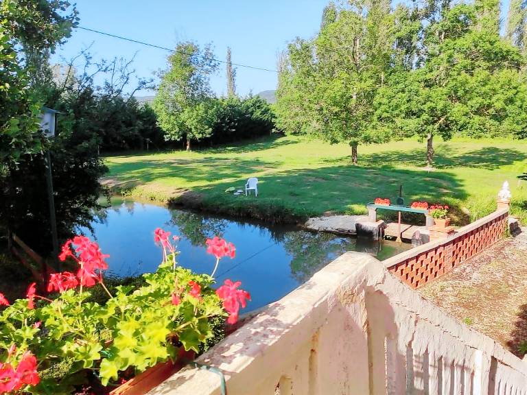 Gite with BBQ & yard — photo 2