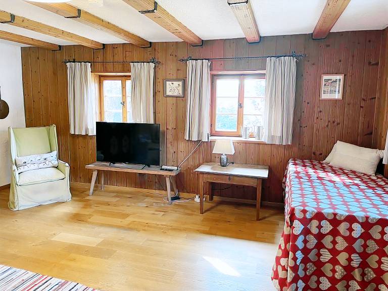 Apartment with BBQ & yard | Garden view — photo 3