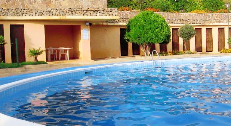 House with pool — photo 3