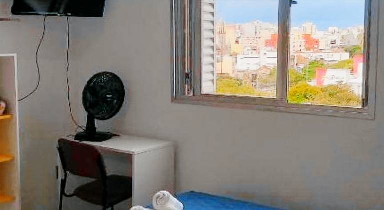 Quarto suite individual Compartilha somente a cozinha com o morador e sua cachorra Chori in Rio Branco