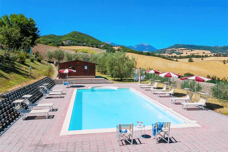 Child-friendly villa with pool, garden & terrace | Mountain view | Pets allowed — photo 4