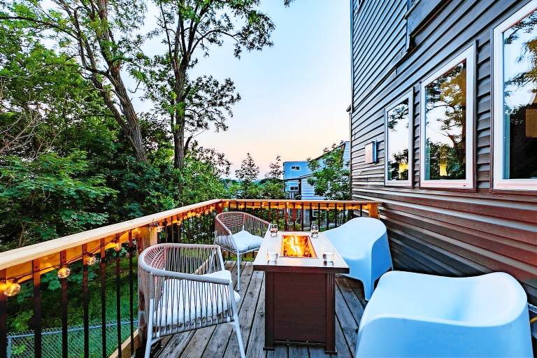 Iconic 3BD Entire House in The Heart Of Pittsburg