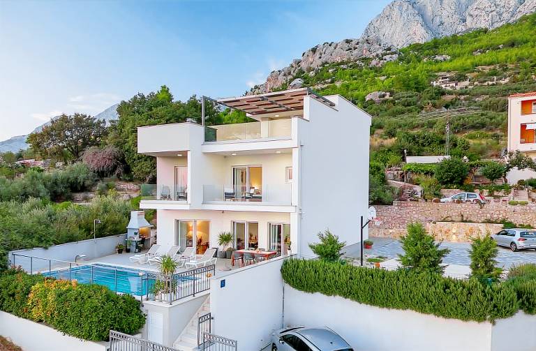 Fully equipped villa with garden, private pool & terrace | Mountain view | Pet-friendly — photo 2