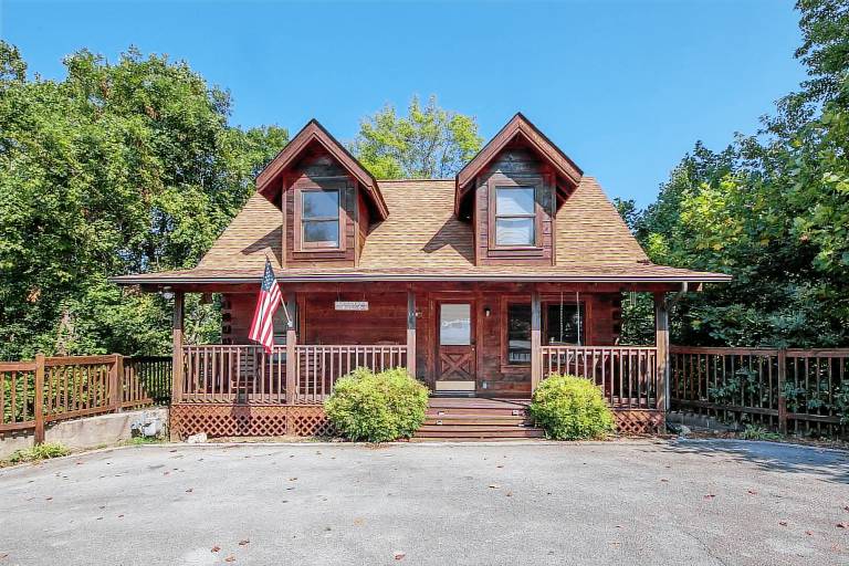 Family-friendly cabin with private pool | Pets allowed — photo 2