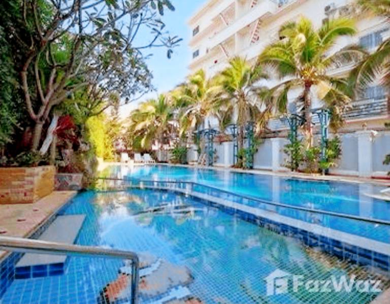 Apartment with pool — photo 3