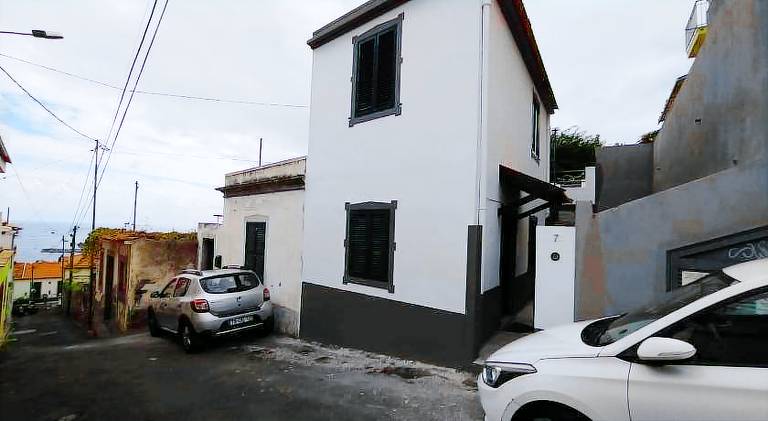 Pleasant vacation home with patio | Close to Cathedral of Funchal | Pet-friendly in Funchal