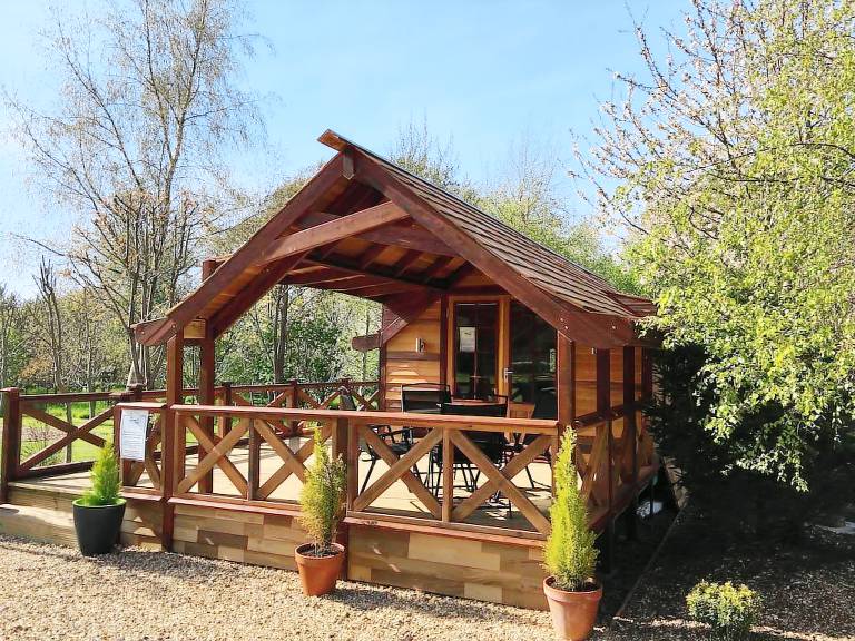 Cabin Chew Magna