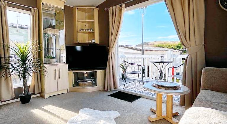Welsh Bayview Retreat 2-Bed Caravan & 2-Bed Chalet at Clarach Bay Holiday Village — photo 2