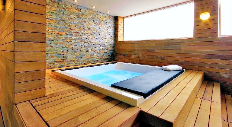 Holiday apartment with patio, sauna & hot tub — photo 2