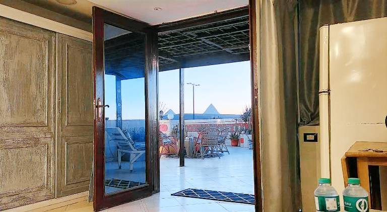 Private rooftop with hot jacuzzi and pyramids view — photo 2