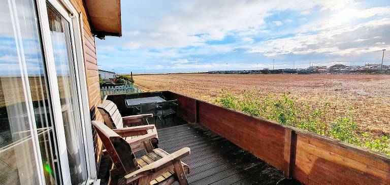 2Bed Chalet Sleeps 5 - Dogs Free, Parking, SeaView — photo 4