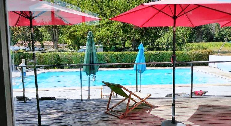 Vacation home with BBQ & pool | Pet-friendly — photo 2