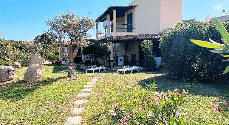 Nice house with yard, terrace & barbeque | Close to the beach | Pet-friendly in Muravera