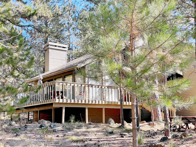 Expansive Deck, 8 SHARC Passes, Hot Tub, Pet Friendly — photo 2