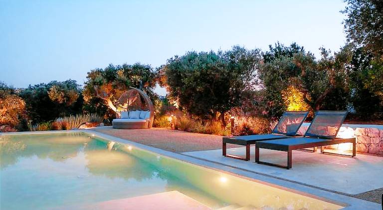 Villa with barbecue, yard & private pool — photo 3