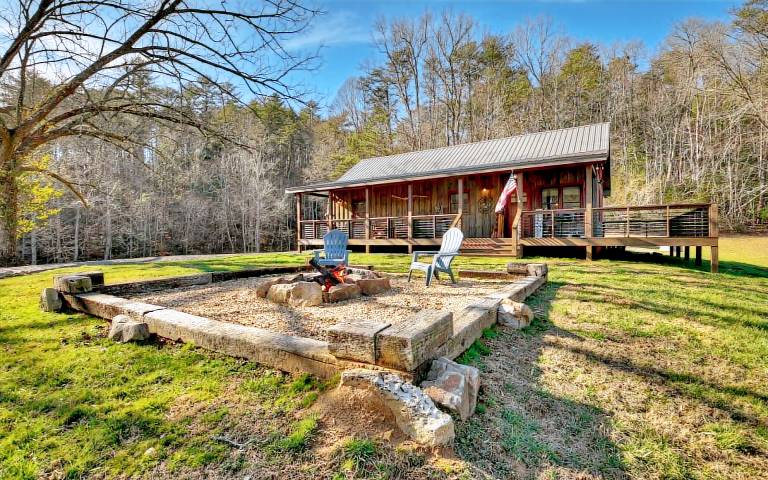 Cabin with hot tub, grill & patio | Mountain view — photo 5